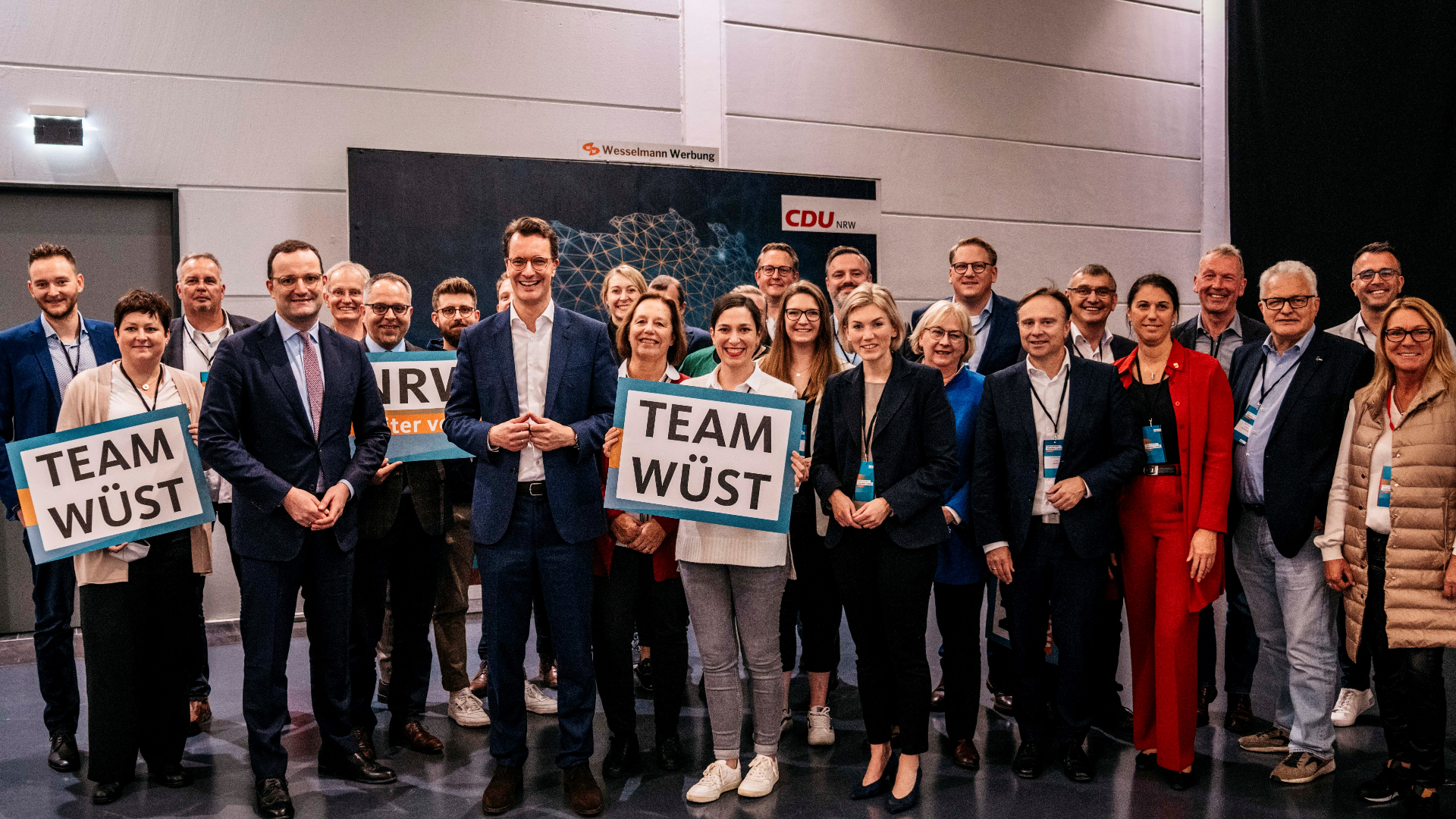 Das Team Wüst auf dem CDU-Landesparteitag am 23. Oktober 2021