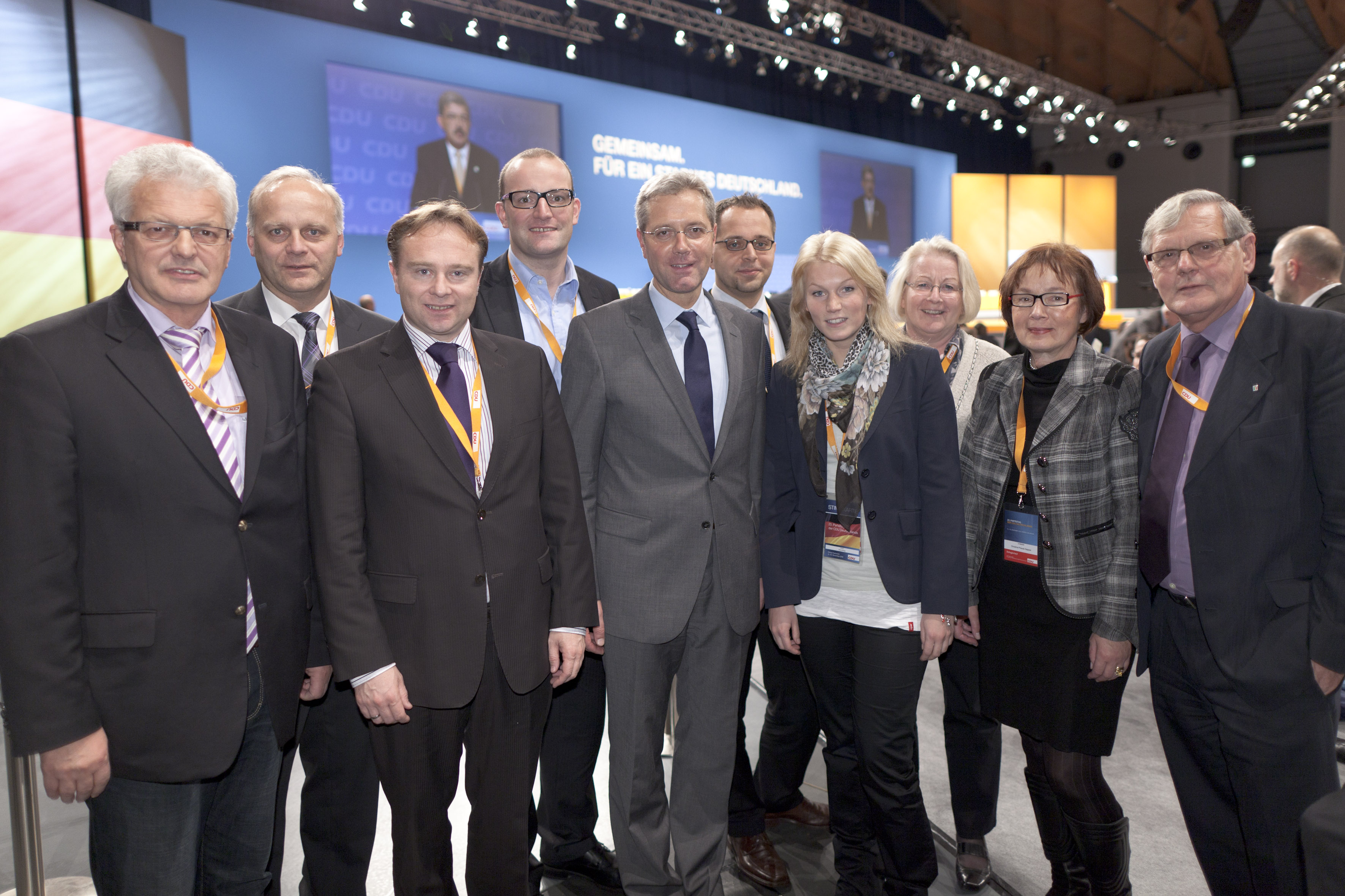 Foto der Delegierten des CDU-Kreisverbandes mit dem neuen CDU-Landesvorsitzenden der Dr. Norbert Röttgen, MdB. (Es fehlt Hendrik Wüst MdL) 